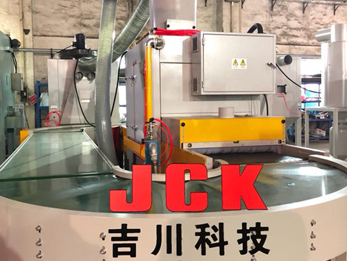 烤盤發(fā)熱盤自動噴砂機